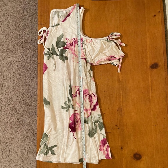 Cold Shoulder, Flutter Sleeve, White/Floral Top - Picture 6 of 6